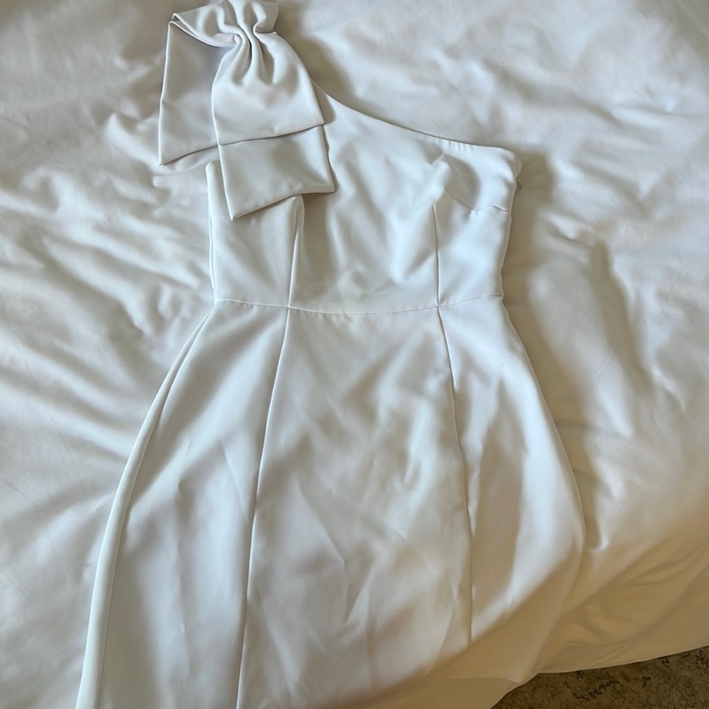 Size 2 Gianni Bini white dress